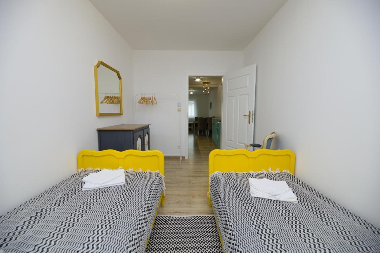 Central Apartment - Folk District Bratislava Ngoại thất bức ảnh